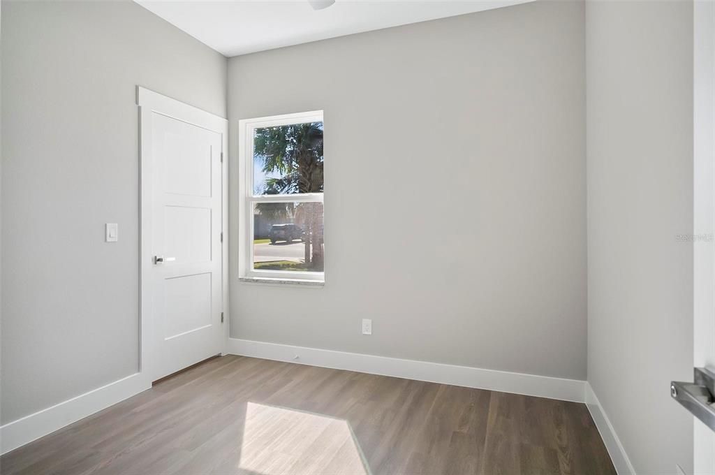 На продажу: $549,000 (6 спален, 0 ванн, 2400 Квадратных фут)