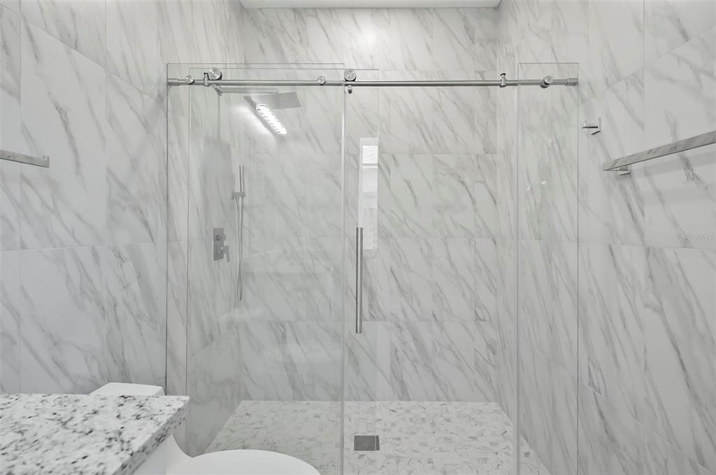 На продажу: $549,000 (6 спален, 0 ванн, 2400 Квадратных фут)