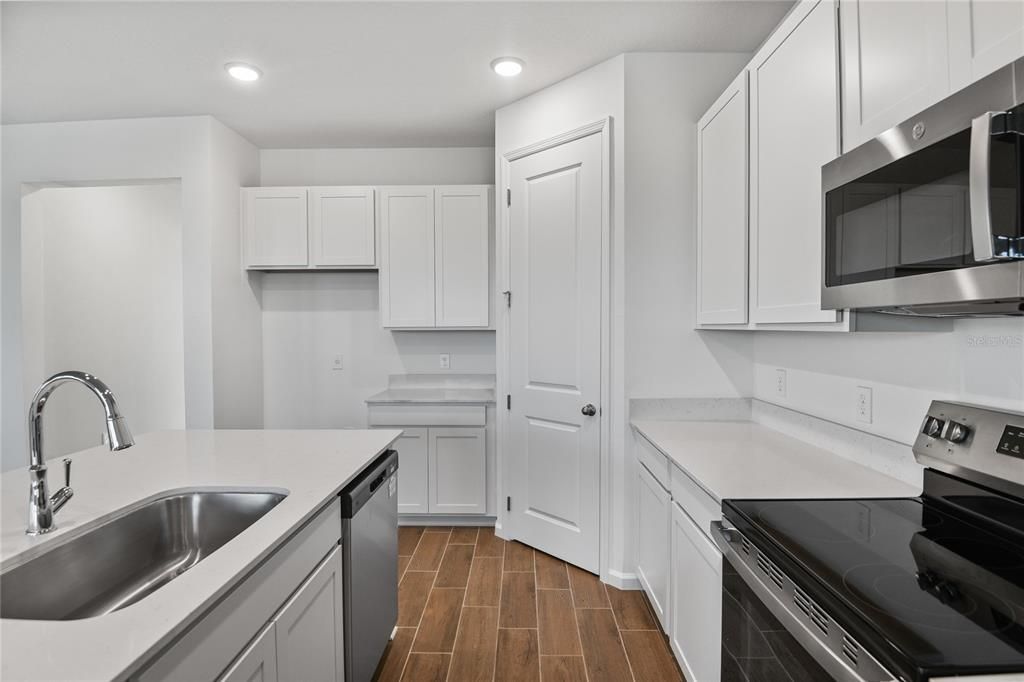 For Sale: $311,521 (3 beds, 2 baths, 1700 Square Feet)