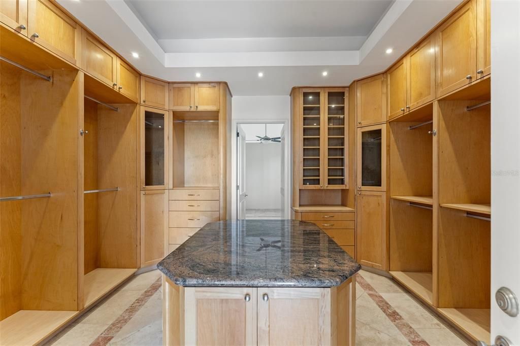 待售: $2,750,000 (7 贝兹, 7 浴室, 4400 平方英尺)