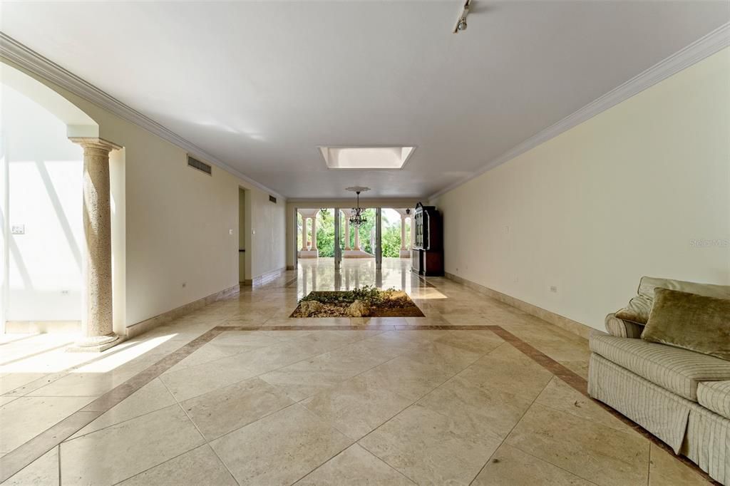 待售: $2,750,000 (7 贝兹, 7 浴室, 4400 平方英尺)