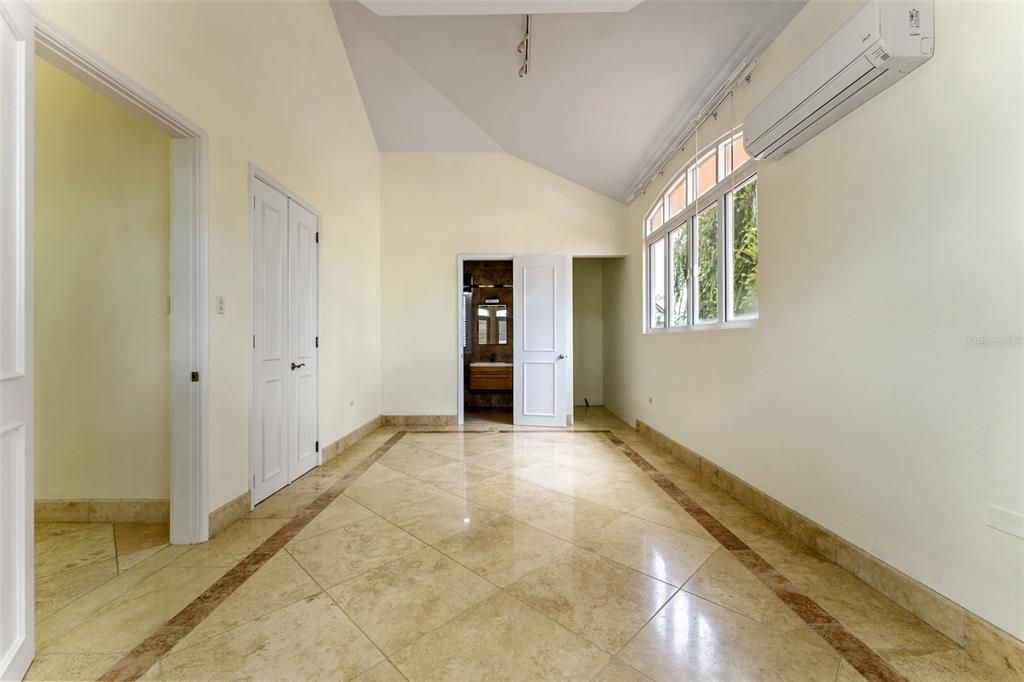 待售: $2,750,000 (7 贝兹, 7 浴室, 4400 平方英尺)