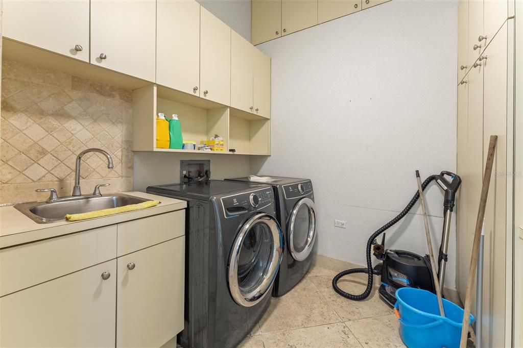 待售: $2,750,000 (7 贝兹, 7 浴室, 4400 平方英尺)