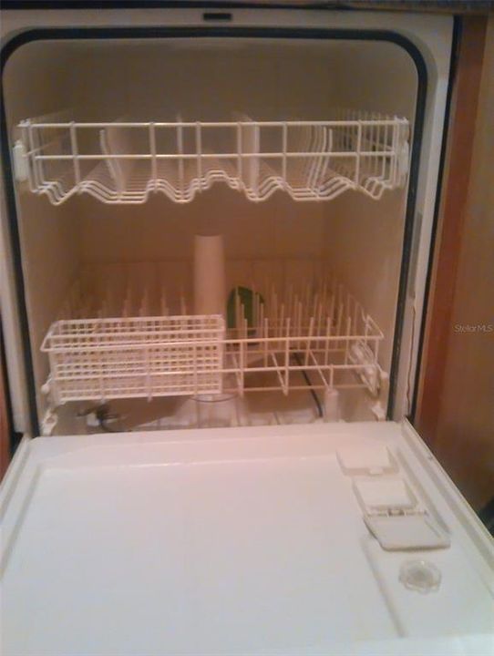 Под контрактом: $1,750 (3 спален, 2 ванн, 1308 Квадратных фут)