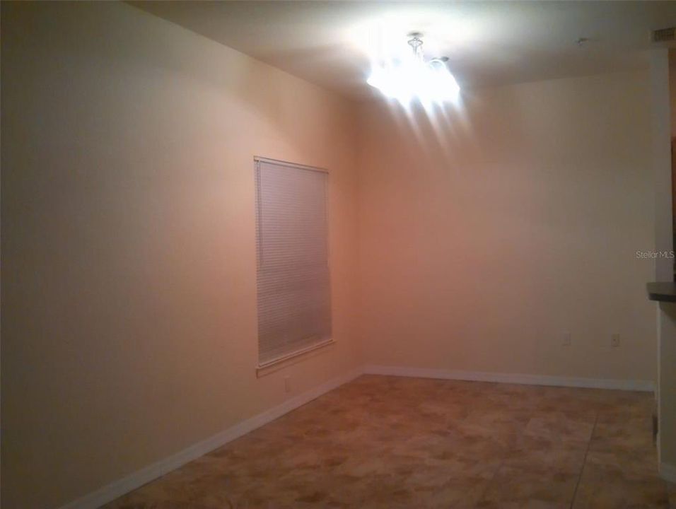 Под контрактом: $1,750 (3 спален, 2 ванн, 1308 Квадратных фут)