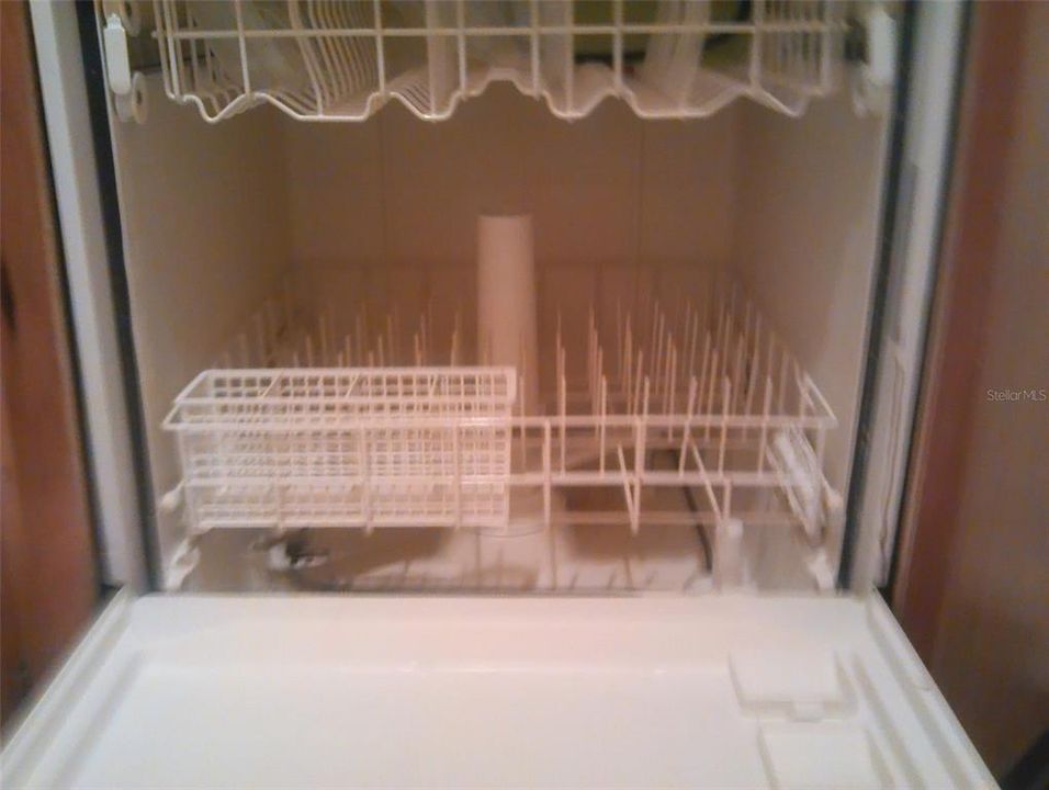 Под контрактом: $1,750 (3 спален, 2 ванн, 1308 Квадратных фут)