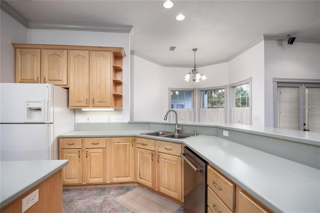 For Rent: $2,900 (4 beds, 2 baths, 2733 Square Feet)