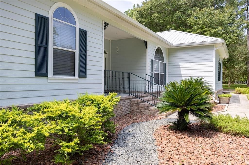 For Rent: $2,900 (4 beds, 2 baths, 2733 Square Feet)