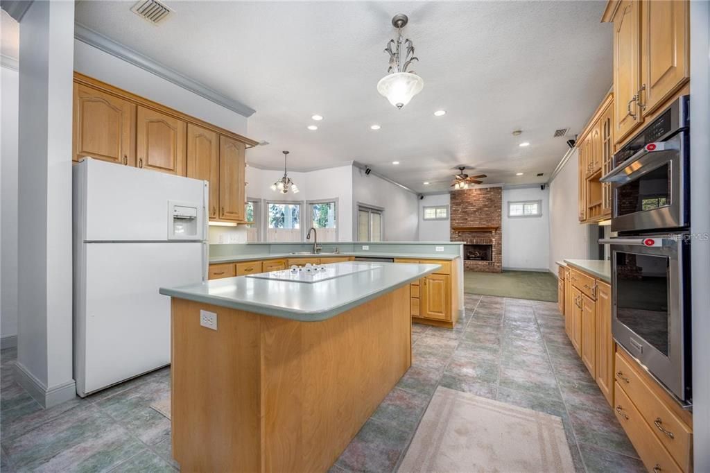 For Rent: $2,900 (4 beds, 2 baths, 2733 Square Feet)