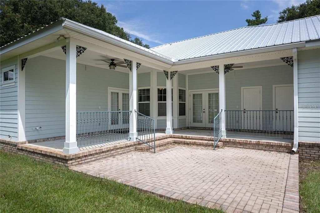 For Rent: $2,900 (4 beds, 2 baths, 2733 Square Feet)