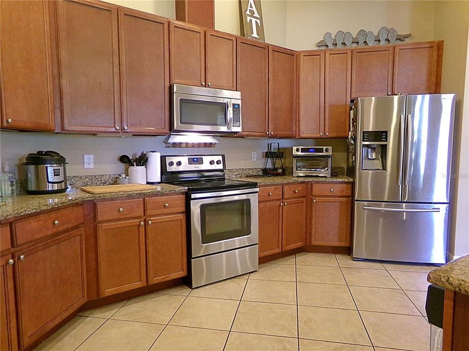 合同活跃: $524,900 (4 贝兹, 3 浴室, 2553 平方英尺)