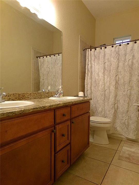 合同活跃: $524,900 (4 贝兹, 3 浴室, 2553 平方英尺)