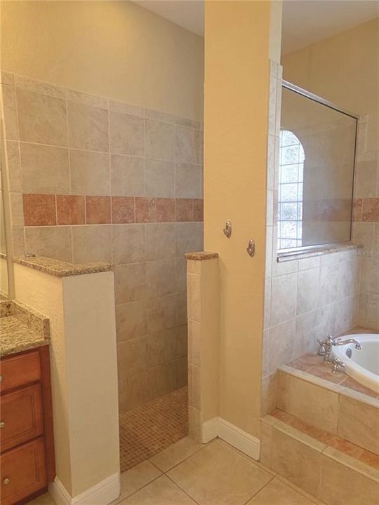 合同活跃: $524,900 (4 贝兹, 3 浴室, 2553 平方英尺)