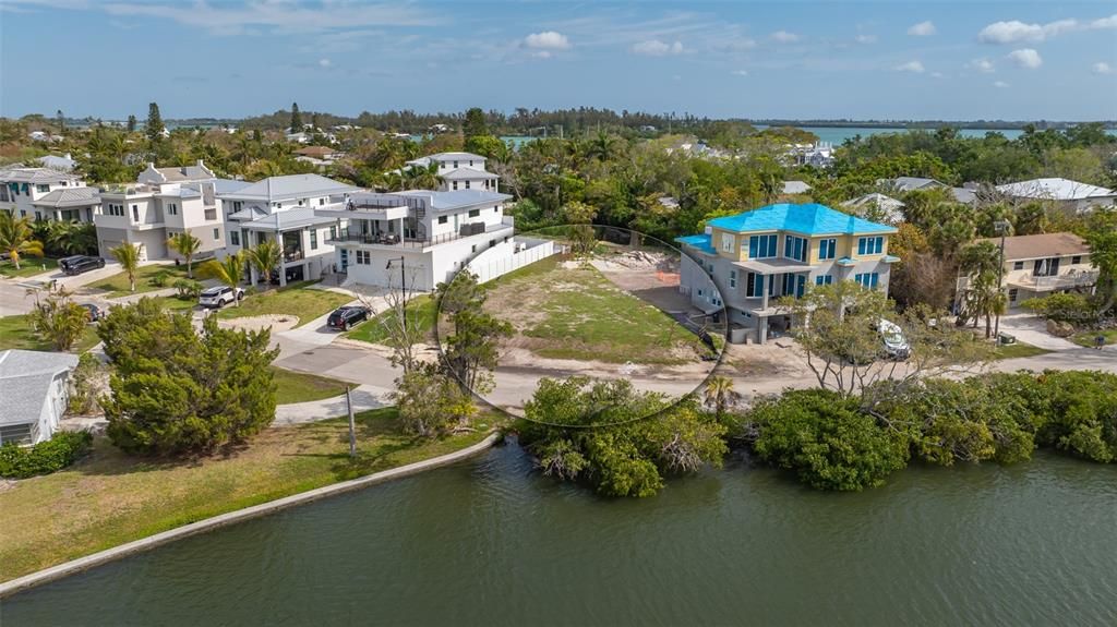 En Venta: $995,000 (0.16 acres)