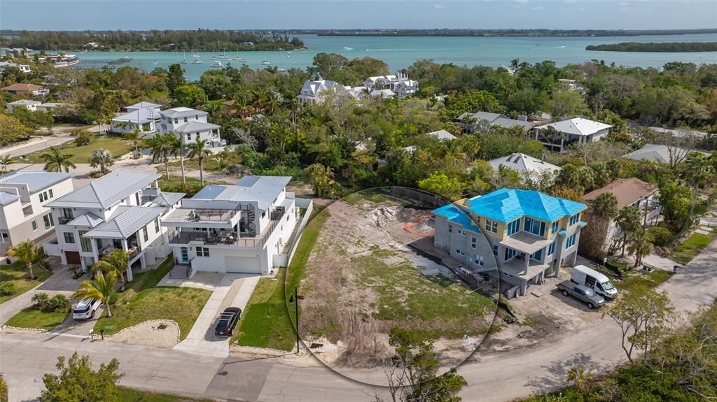 En Venta: $995,000 (0.16 acres)