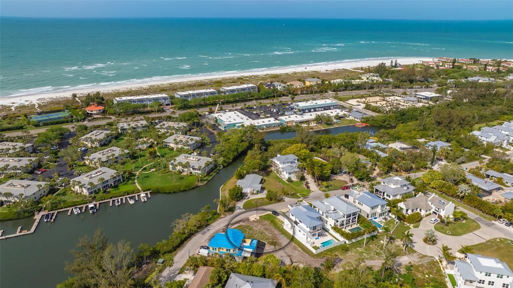 En Venta: $995,000 (0.16 acres)