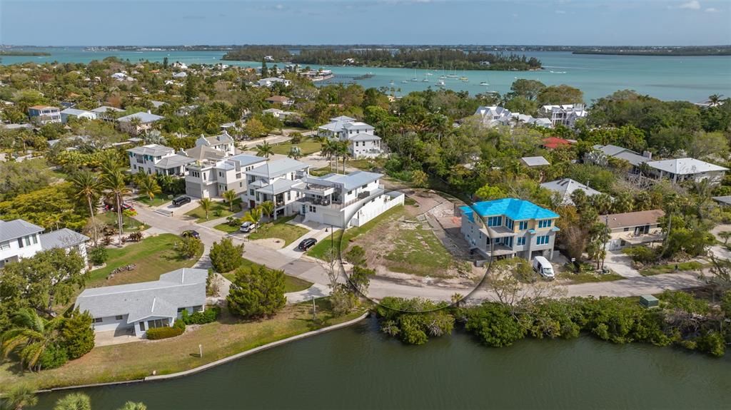 En Venta: $995,000 (0.16 acres)