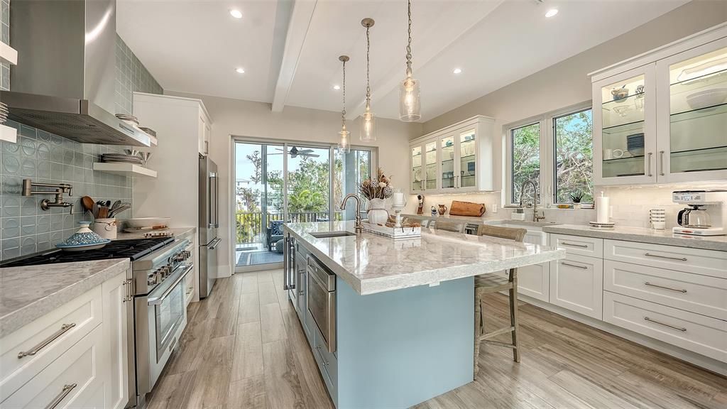 En Venta: $995,000 (0.16 acres)