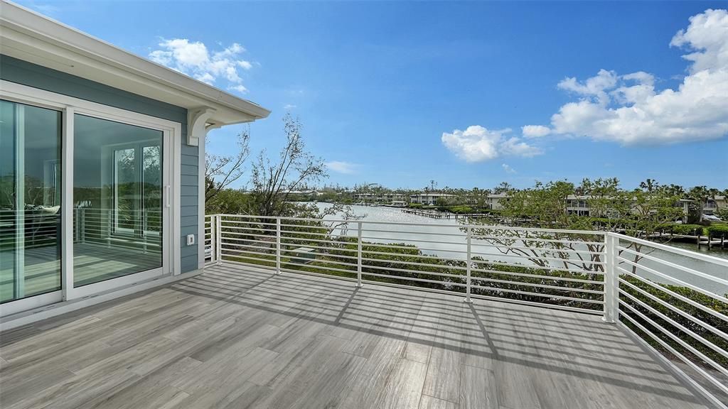 En Venta: $995,000 (0.16 acres)