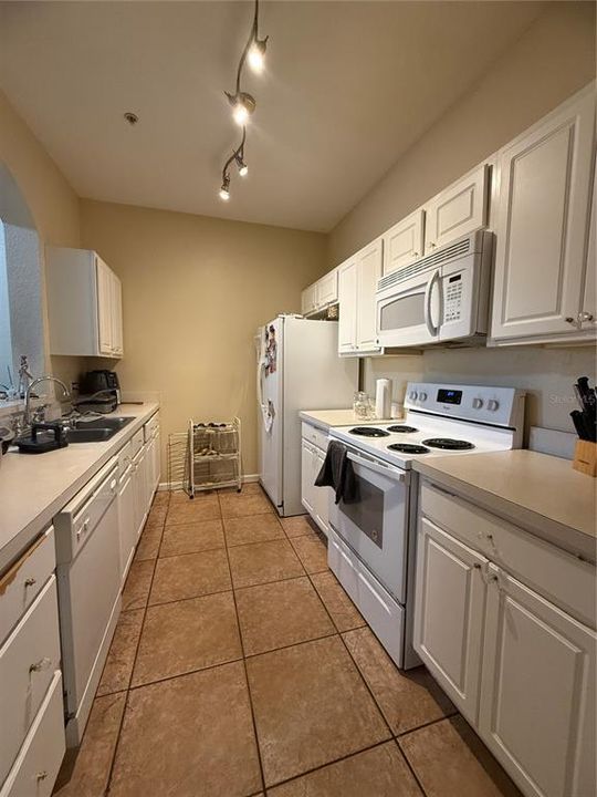 Active With Contract: $1,750 (3 beds, 2 baths, 1276 Square Feet)