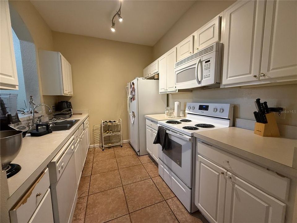 Active With Contract: $1,750 (3 beds, 2 baths, 1276 Square Feet)