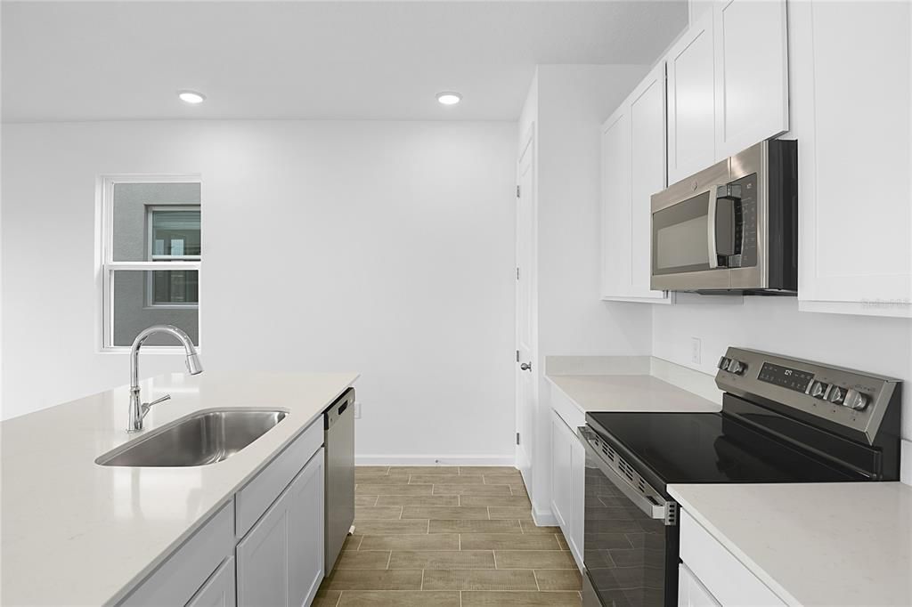 На продажу: $338,996 (4 спален, 3 ванн, 2170 Квадратных фут)