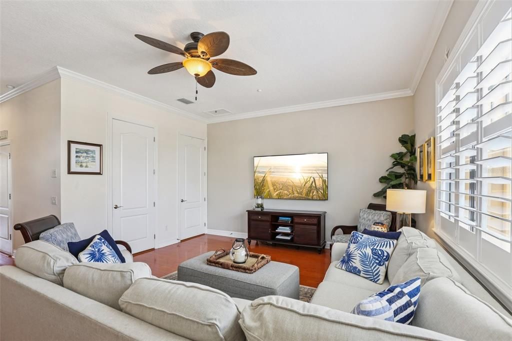 En Venta: $569,900 (3 camas, 2 baños, 2763 Pies cuadrados)