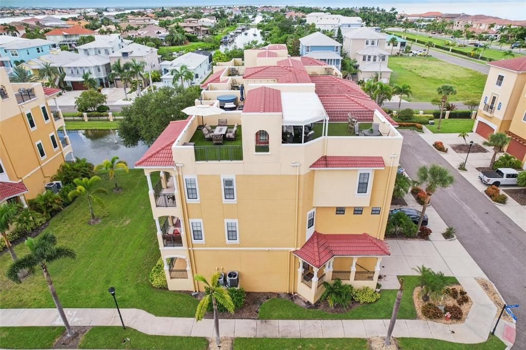 En Venta: $569,900 (3 camas, 2 baños, 2763 Pies cuadrados)