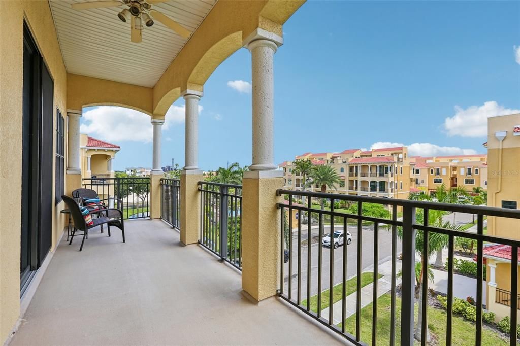 En Venta: $569,900 (3 camas, 2 baños, 2763 Pies cuadrados)