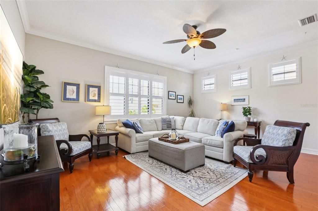 En Venta: $569,900 (3 camas, 2 baños, 2763 Pies cuadrados)