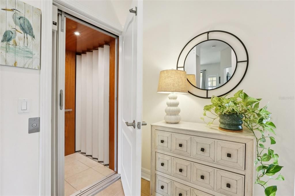 En Venta: $569,900 (3 camas, 2 baños, 2763 Pies cuadrados)