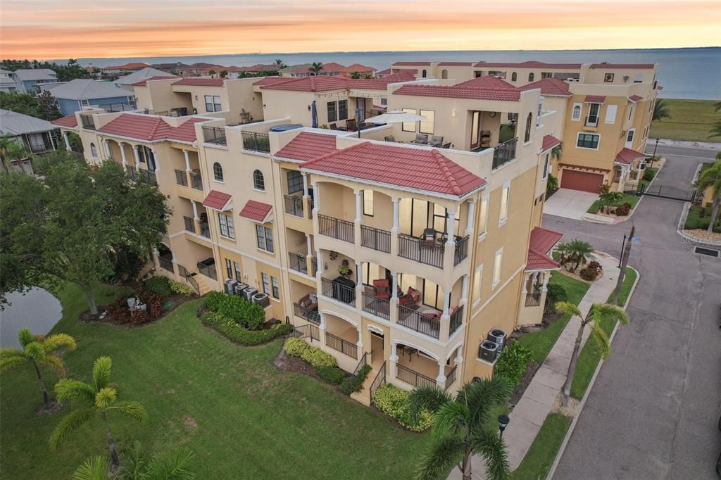 En Venta: $569,900 (3 camas, 2 baños, 2763 Pies cuadrados)