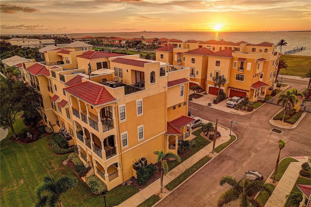 En Venta: $569,900 (3 camas, 2 baños, 2763 Pies cuadrados)