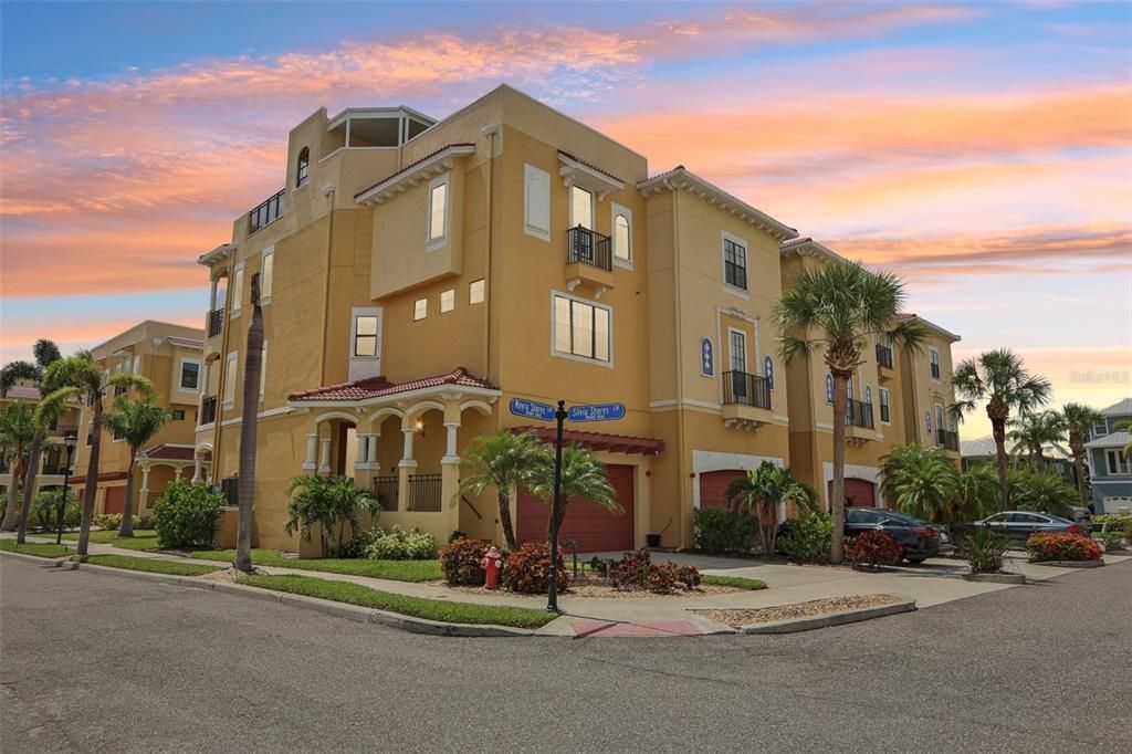 En Venta: $569,900 (3 camas, 2 baños, 2763 Pies cuadrados)