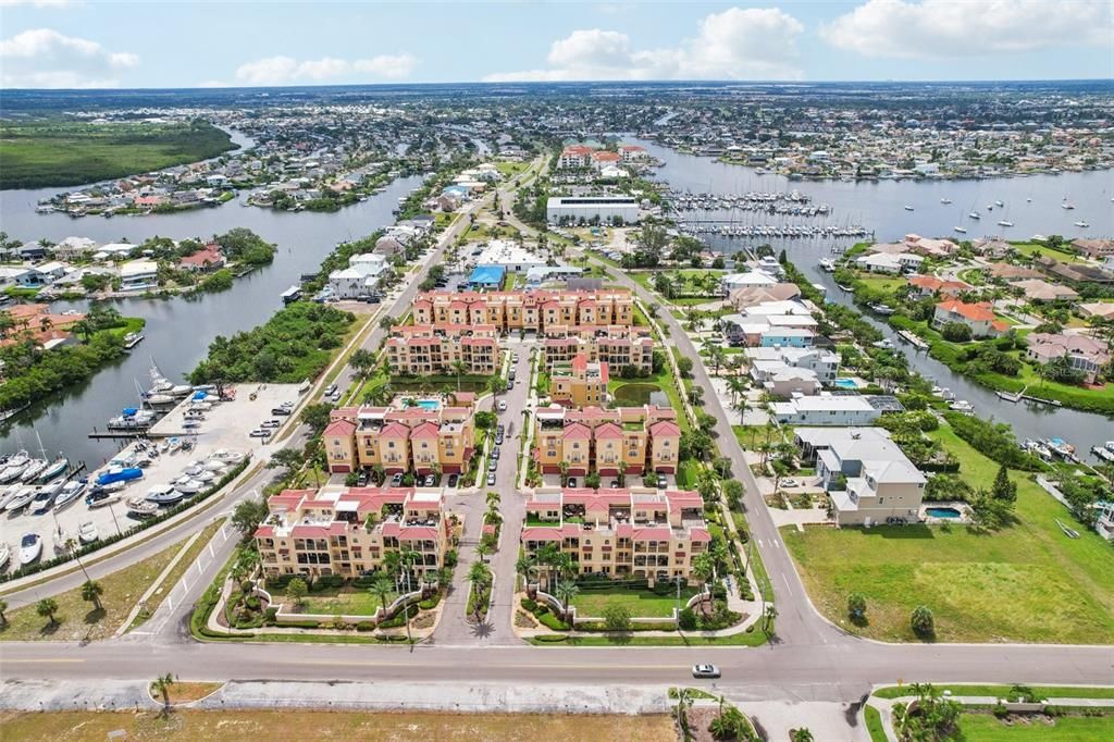 En Venta: $569,900 (3 camas, 2 baños, 2763 Pies cuadrados)