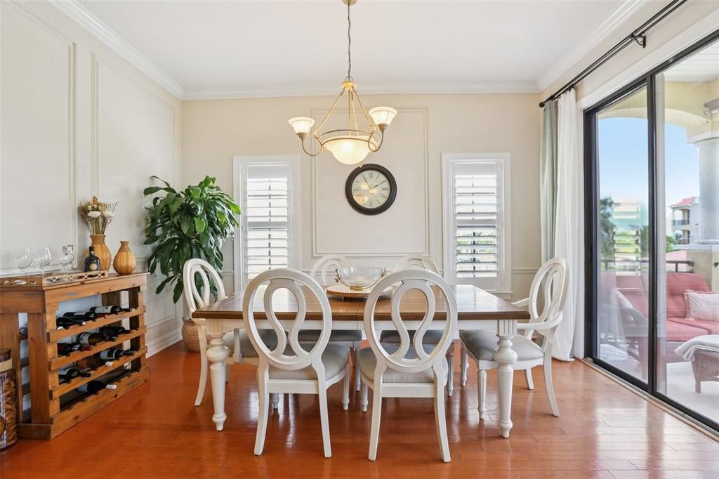 En Venta: $569,900 (3 camas, 2 baños, 2763 Pies cuadrados)