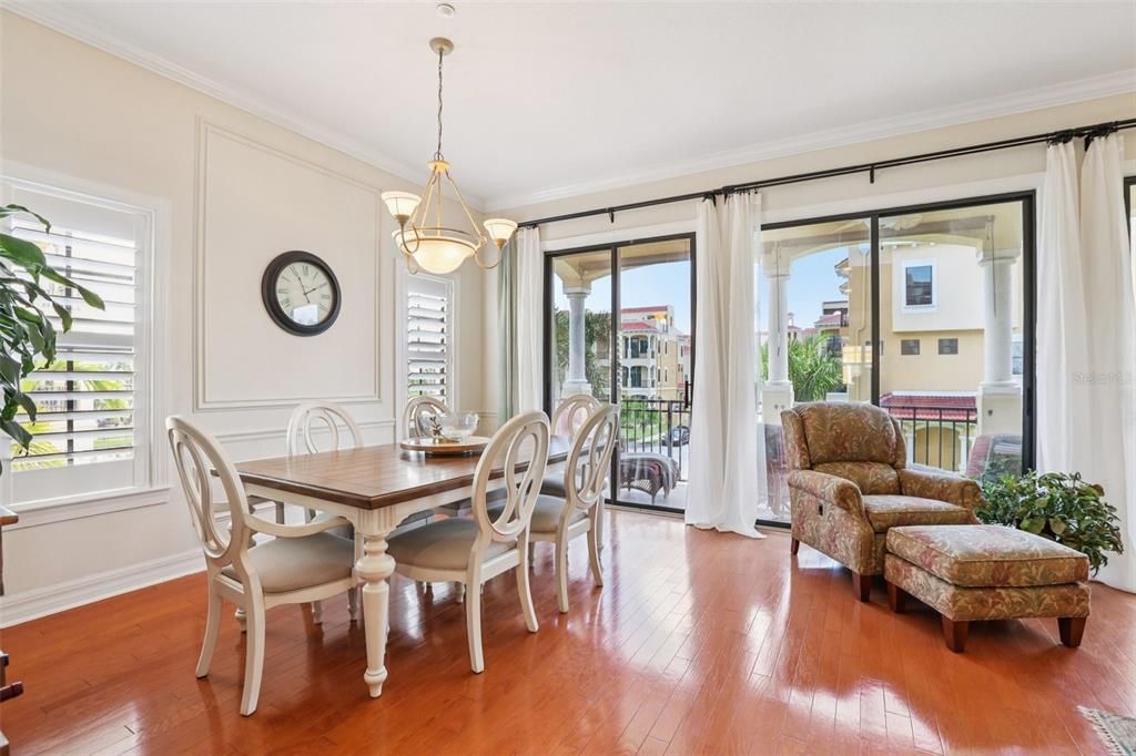 En Venta: $569,900 (3 camas, 2 baños, 2763 Pies cuadrados)