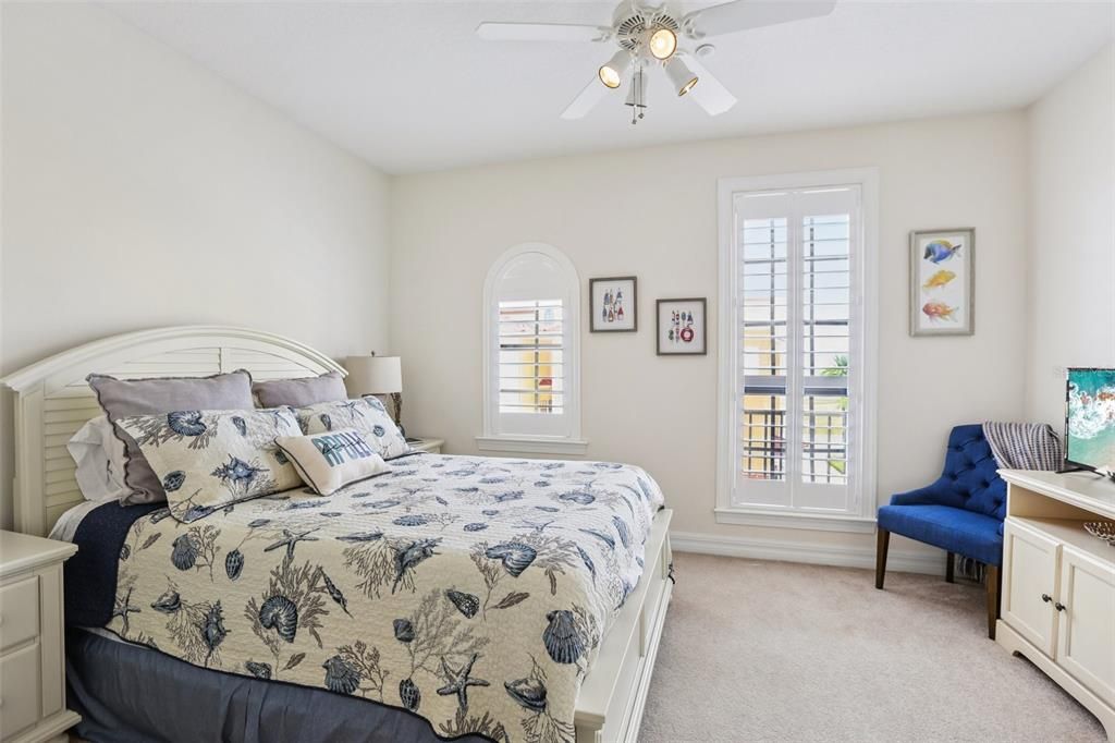 En Venta: $569,900 (3 camas, 2 baños, 2763 Pies cuadrados)