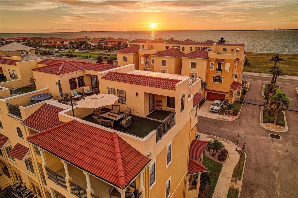 En Venta: $569,900 (3 camas, 2 baños, 2763 Pies cuadrados)