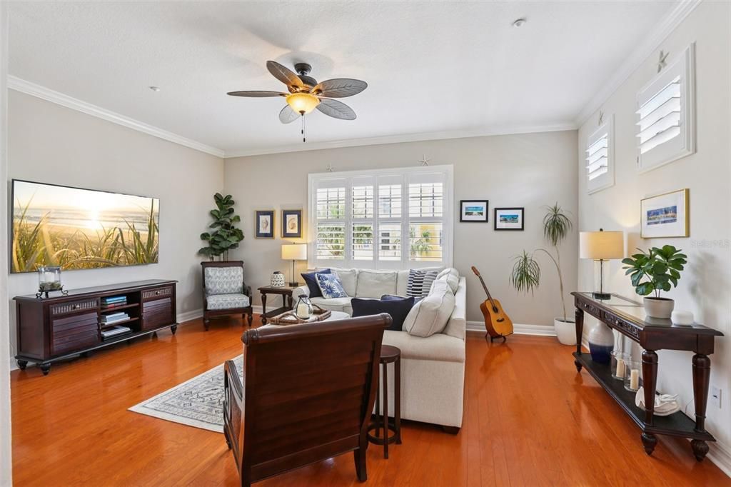 En Venta: $569,900 (3 camas, 2 baños, 2763 Pies cuadrados)