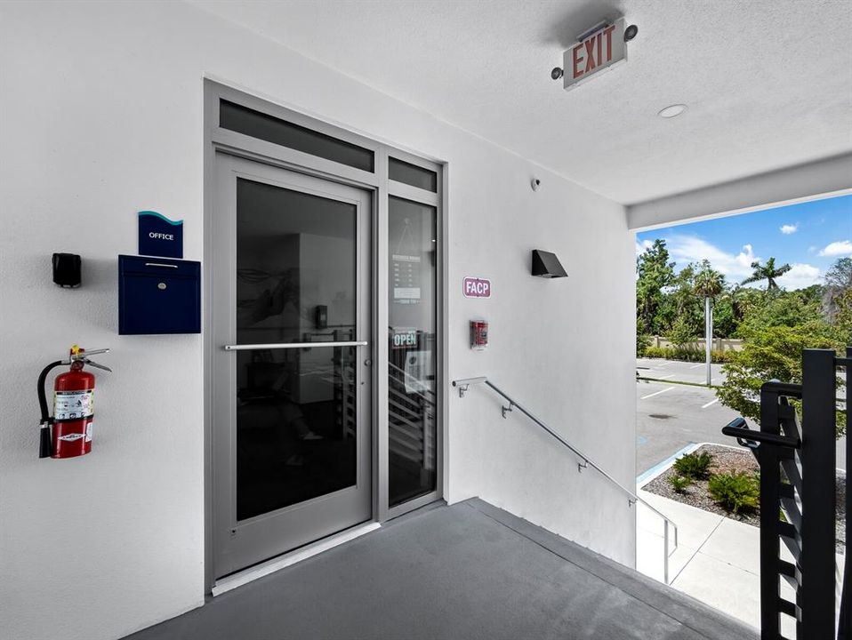 Под контрактом: $699,000 (1 спален, 2 ванн, 855 Квадратных фут)