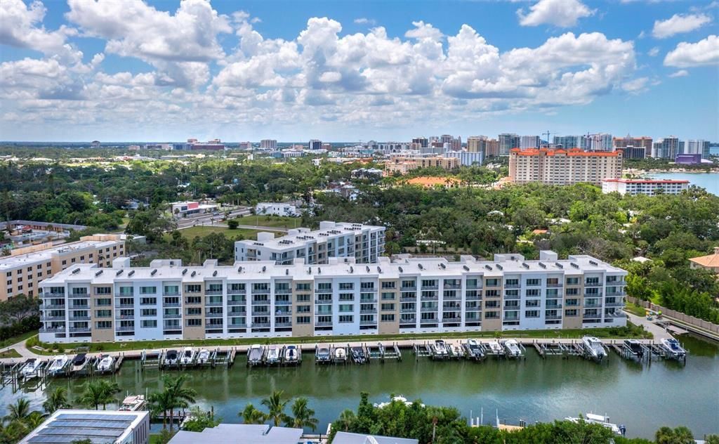 Под контрактом: $699,000 (1 спален, 2 ванн, 855 Квадратных фут)