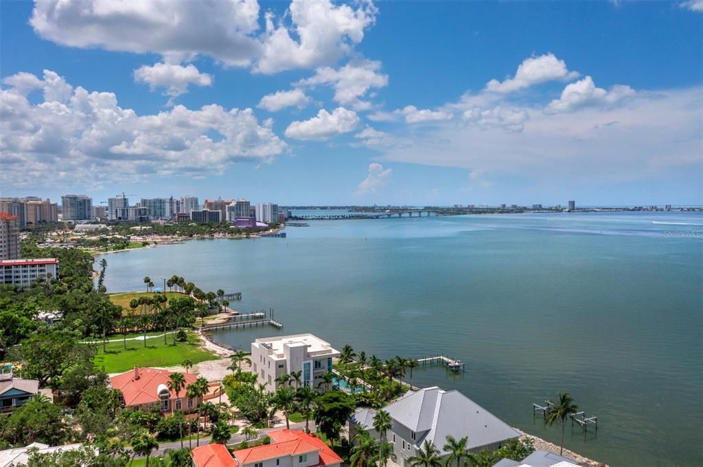 Под контрактом: $699,000 (1 спален, 2 ванн, 855 Квадратных фут)