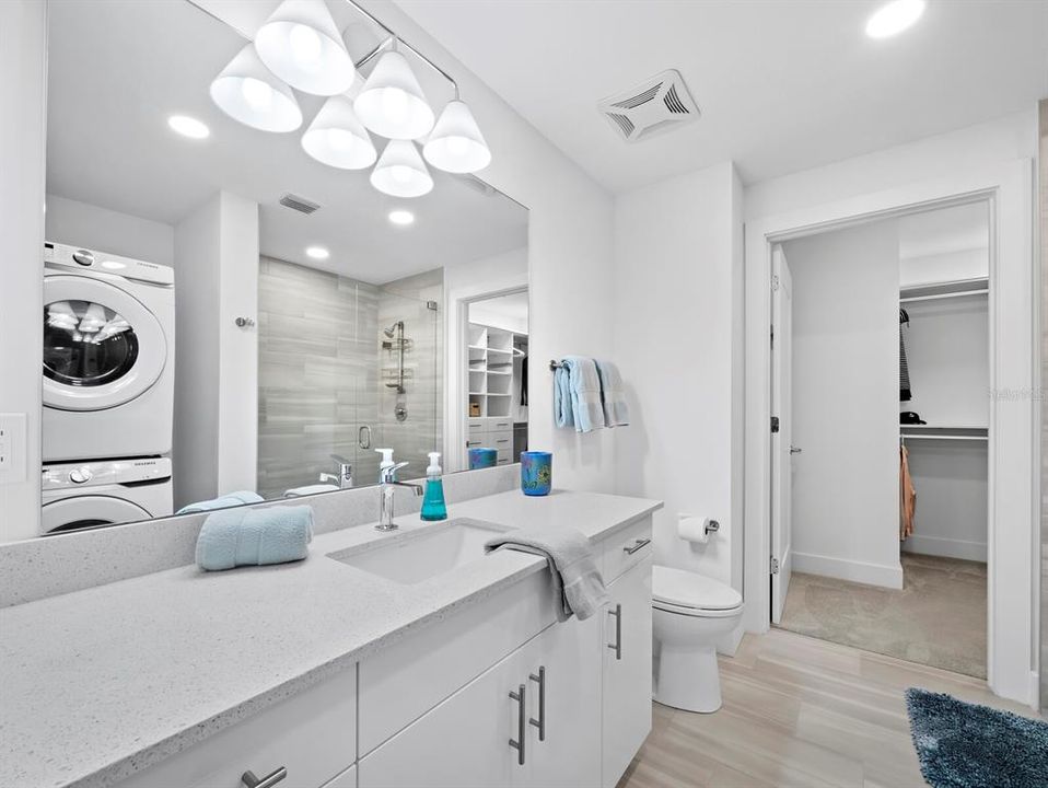 Под контрактом: $699,000 (1 спален, 2 ванн, 855 Квадратных фут)