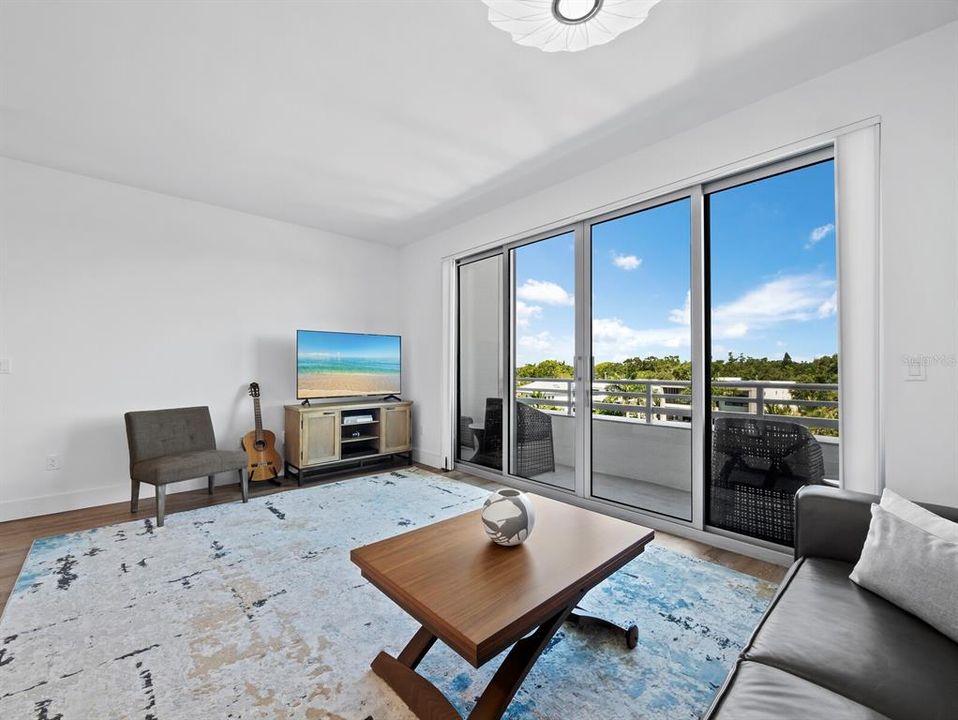 Под контрактом: $699,000 (1 спален, 2 ванн, 855 Квадратных фут)