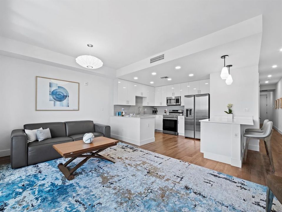 Под контрактом: $699,000 (1 спален, 2 ванн, 855 Квадратных фут)