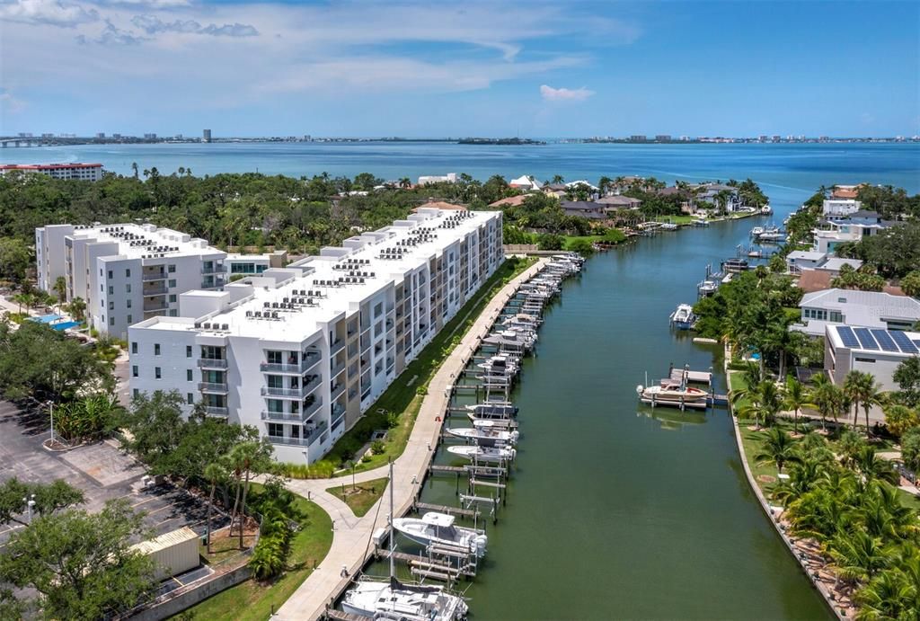 Под контрактом: $699,000 (1 спален, 2 ванн, 855 Квадратных фут)