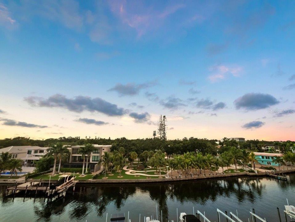 Под контрактом: $699,000 (1 спален, 2 ванн, 855 Квадратных фут)