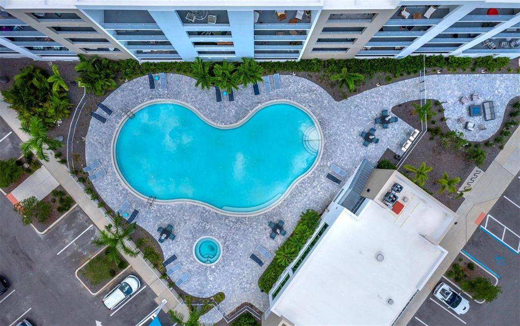 Под контрактом: $699,000 (1 спален, 2 ванн, 855 Квадратных фут)