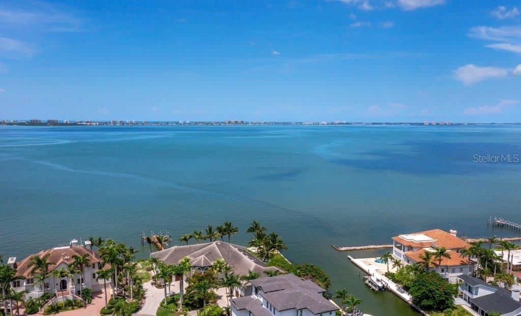 Под контрактом: $699,000 (1 спален, 2 ванн, 855 Квадратных фут)